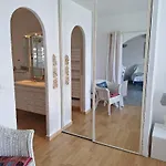 Les Pins Charming Apartament